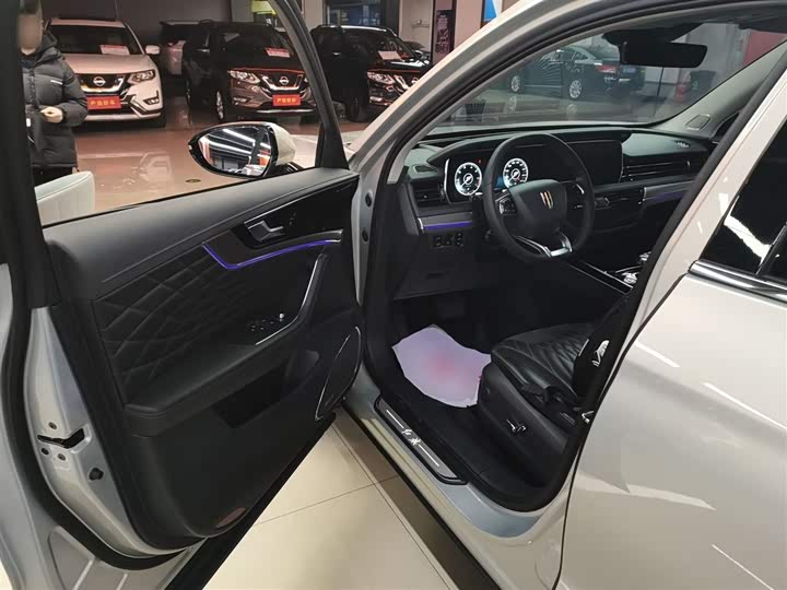 Фото 16 - Hongqi HS5