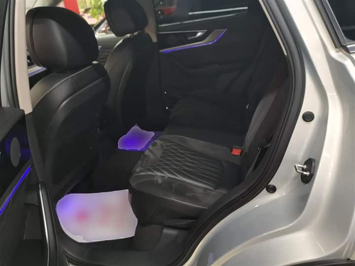 Фото 17 - Hongqi HS5