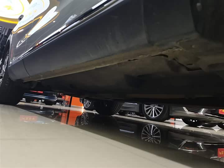 Фото 21 - Hongqi HS5