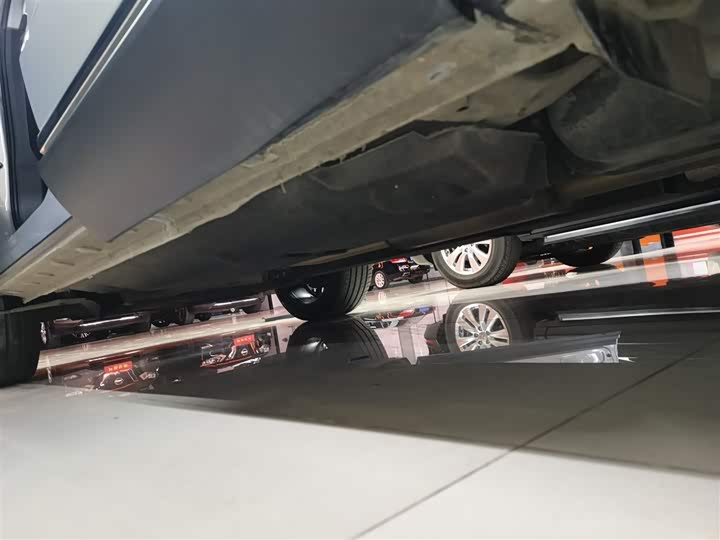 Фото 22 - Hongqi HS5