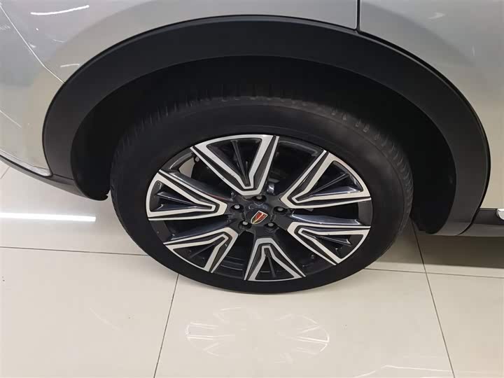 Фото 26 - Hongqi HS5