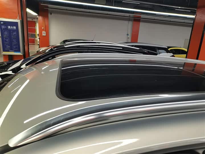 Фото 27 - Hongqi HS5