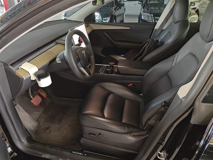 Фото 15 - Tesla Model Y