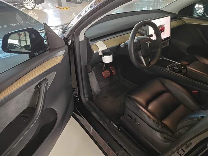 Фото 16 - Tesla Model Y