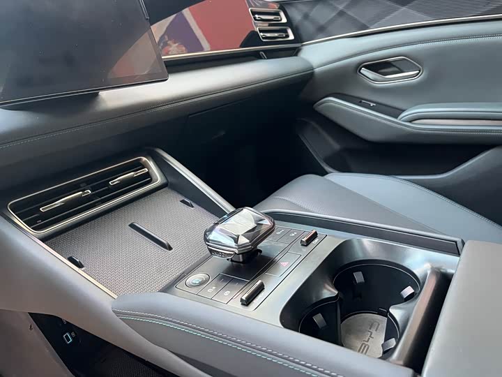 Фото 19 - BYD Qin L