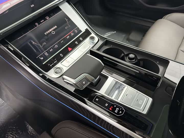 Фото 10 - Audi A8