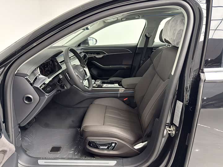 Фото 12 - Audi A8