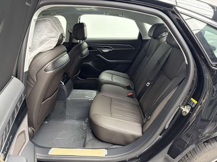 Фото 13 - Audi A8