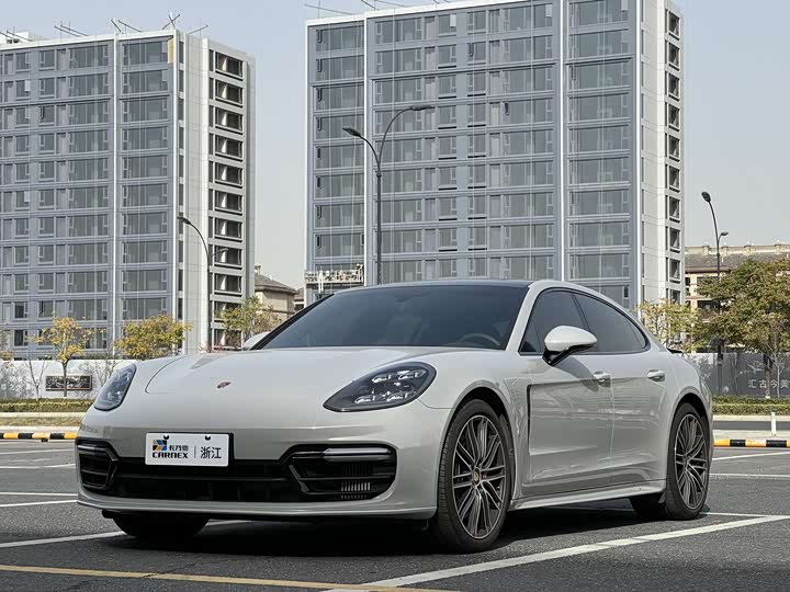 Фото 1 - Porsche Panamera