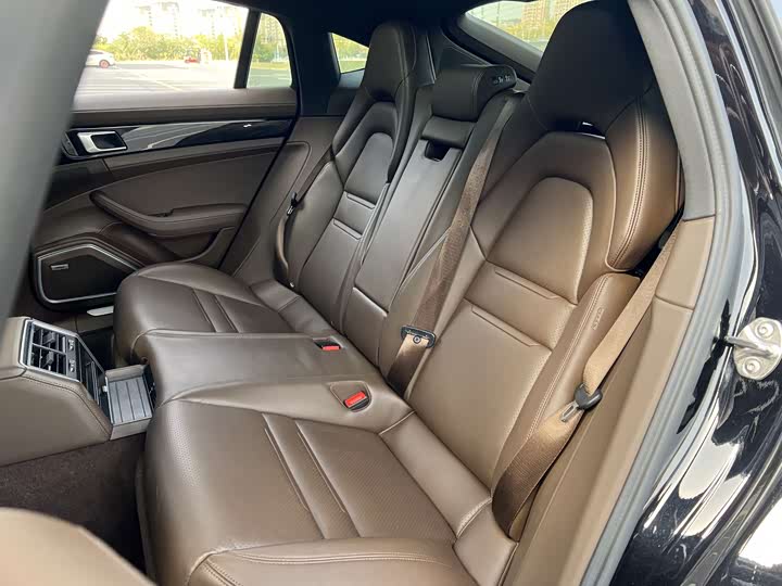 Фото 10 - Porsche Panamera