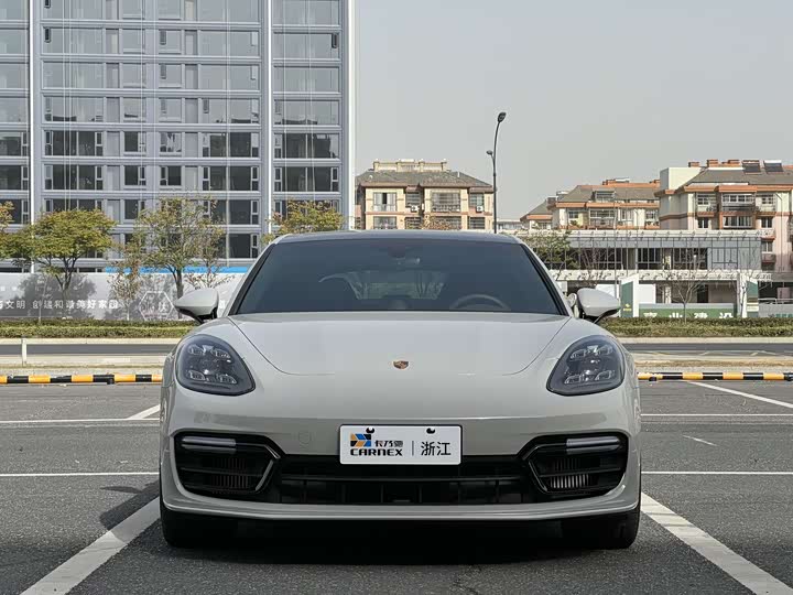Фото 2 - Porsche Panamera