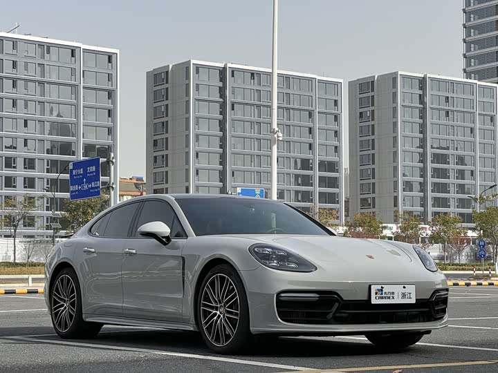 Фото 3 - Porsche Panamera