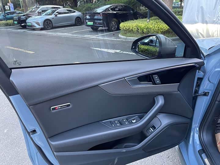 Фото 10 - Audi A4L