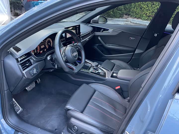 Фото 11 - Audi A4L