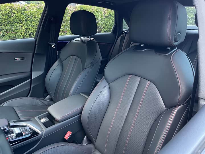 Фото 13 - Audi A4L