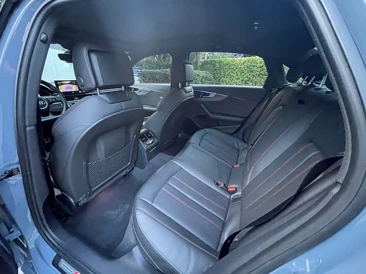 Фото 14 - Audi A4L