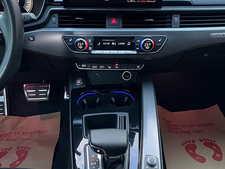 Фото 18 - Audi A4L