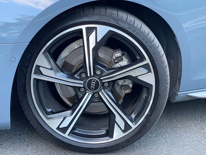 Фото 19 - Audi A4L