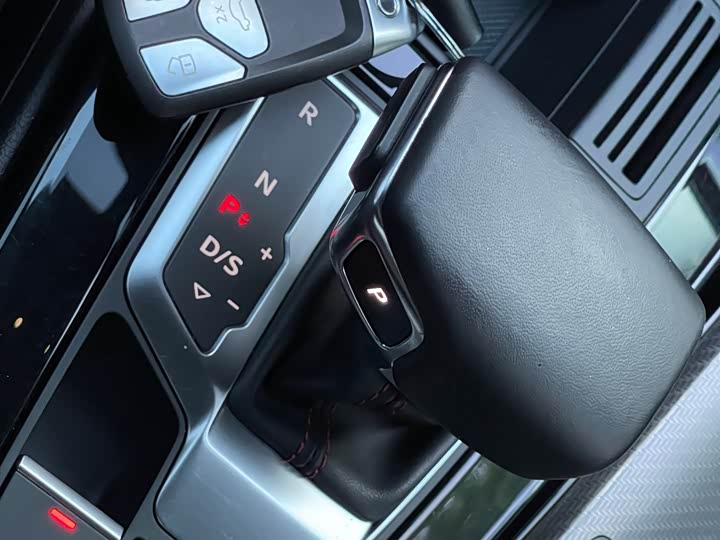 Фото 20 - Audi A4L