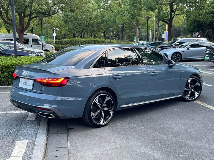 Фото 9 - Audi A4L