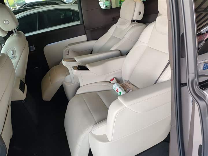 Фото 17 - LiXiang Mega