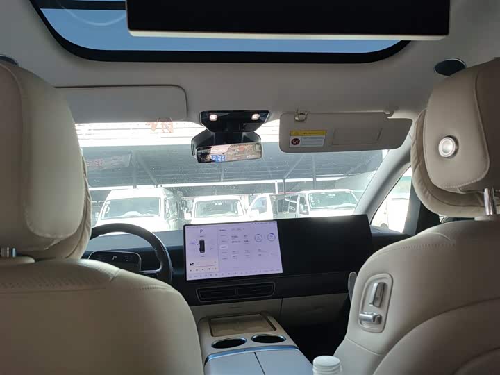 Фото 18 - LiXiang Mega