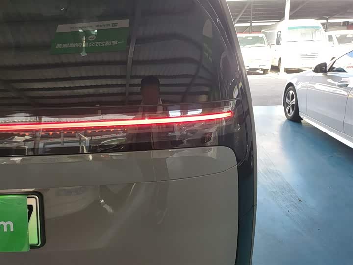 Фото 8 - LiXiang Mega