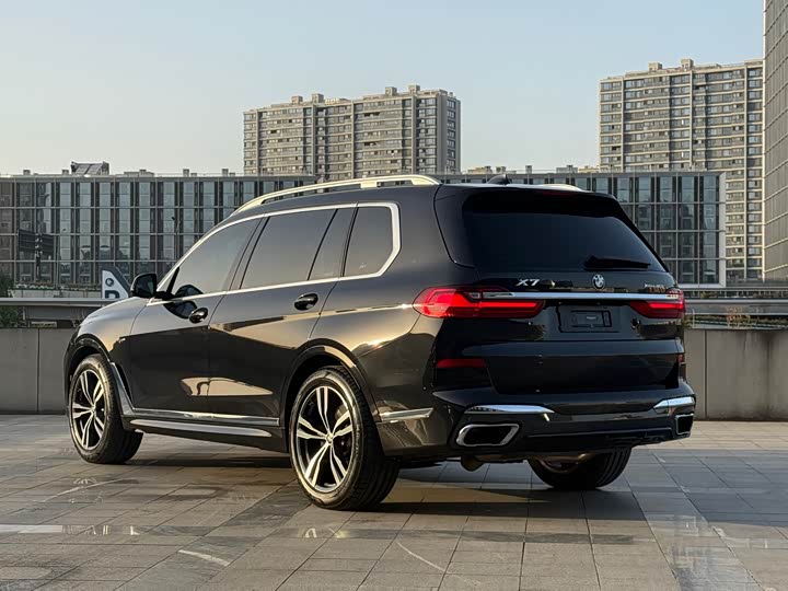 Фото 13 - BMW X7