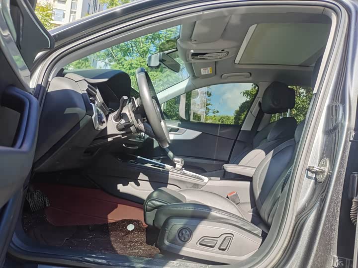 Фото 4 - Audi A4L