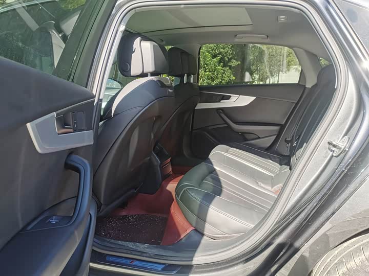 Фото 6 - Audi A4L