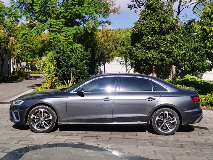 Фото 8 - Audi A4L