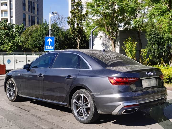 Фото 9 - Audi A4L