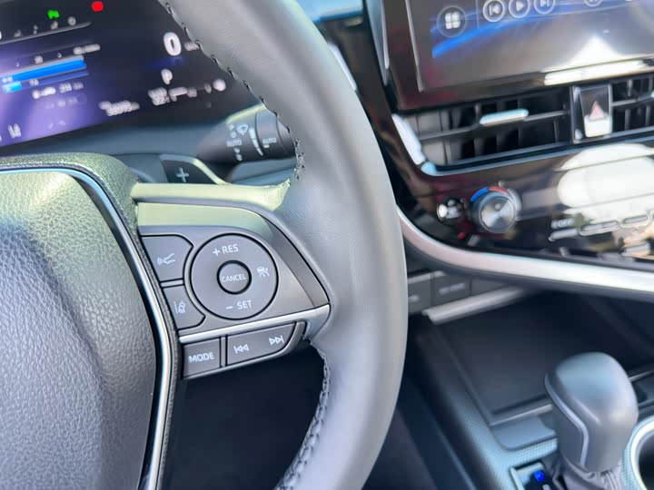 Фото 17 - Toyota Camry