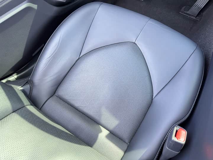 Фото 19 - Toyota Camry