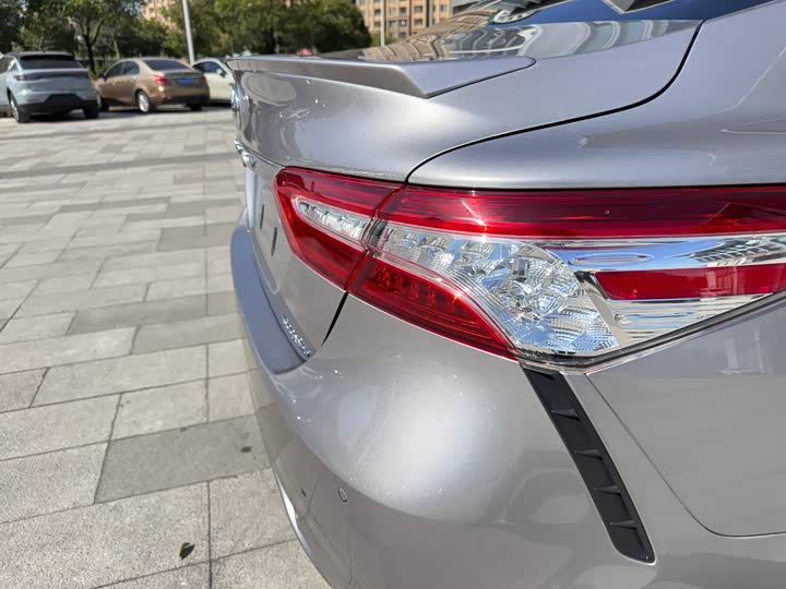 Фото 21 - Toyota Camry