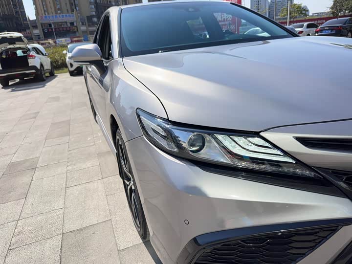 Фото 23 - Toyota Camry