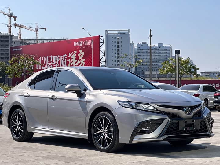 Фото 3 - Toyota Camry