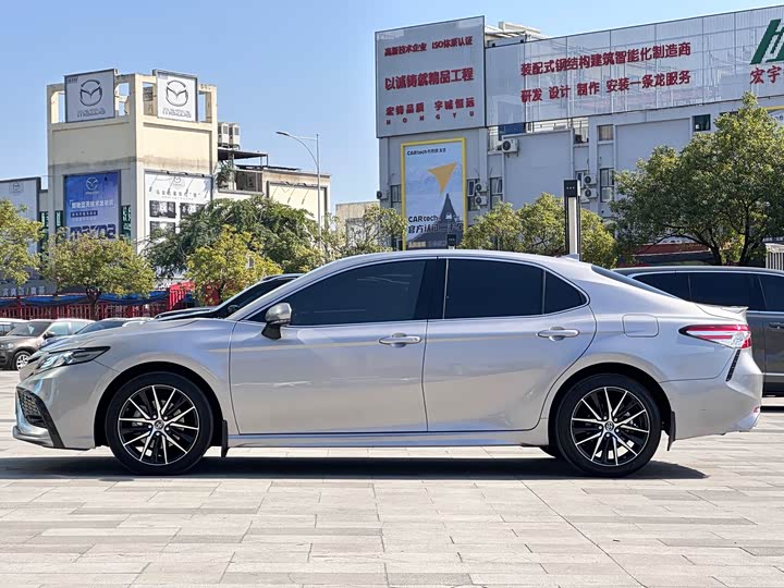 Фото 6 - Toyota Camry