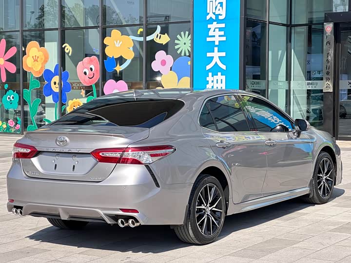 Фото 9 - Toyota Camry