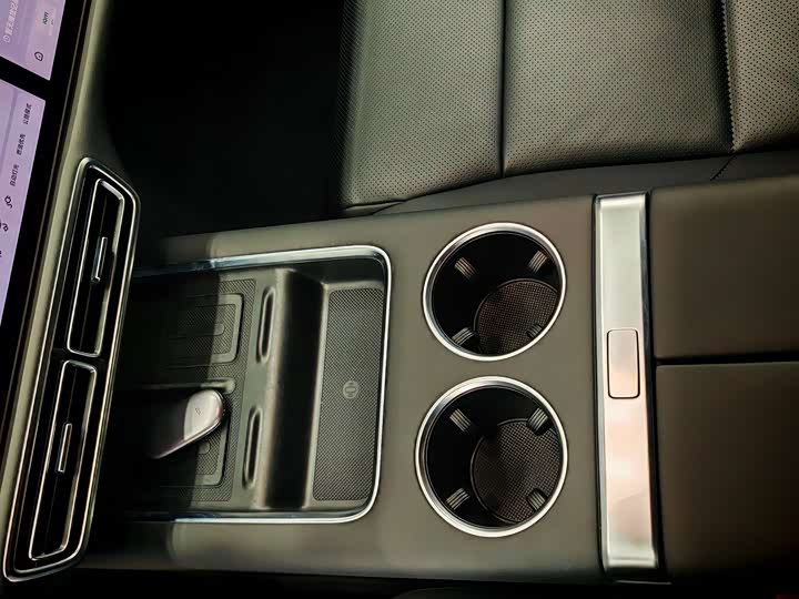 Фото 10 - LiXiang L8