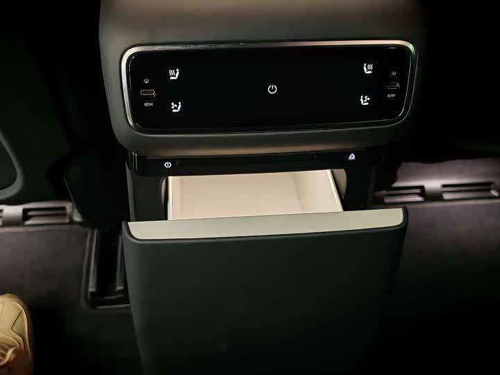 Фото 14 - LiXiang L8