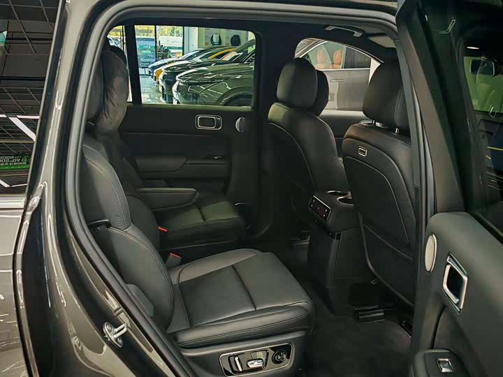 Фото 16 - LiXiang L8