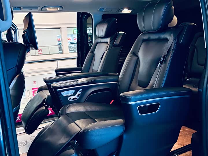 Фото 11 - Mercedes-Benz V-Class