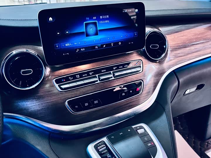 Фото 8 - Mercedes-Benz V-Class