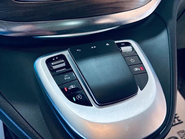 Фото 9 - Mercedes-Benz V-Class