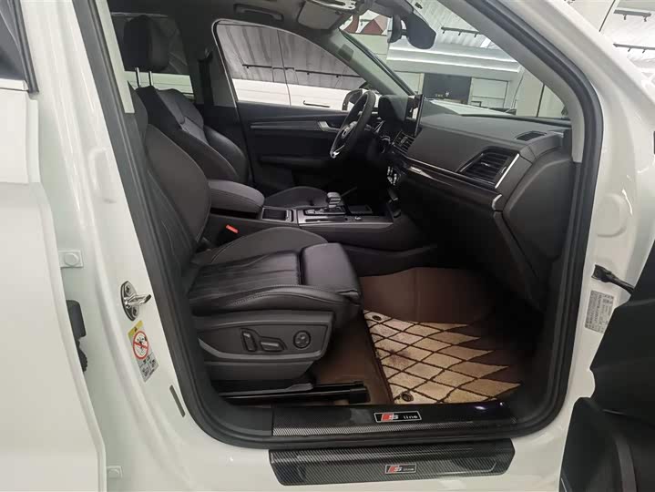 Фото 10 - Audi Q5L