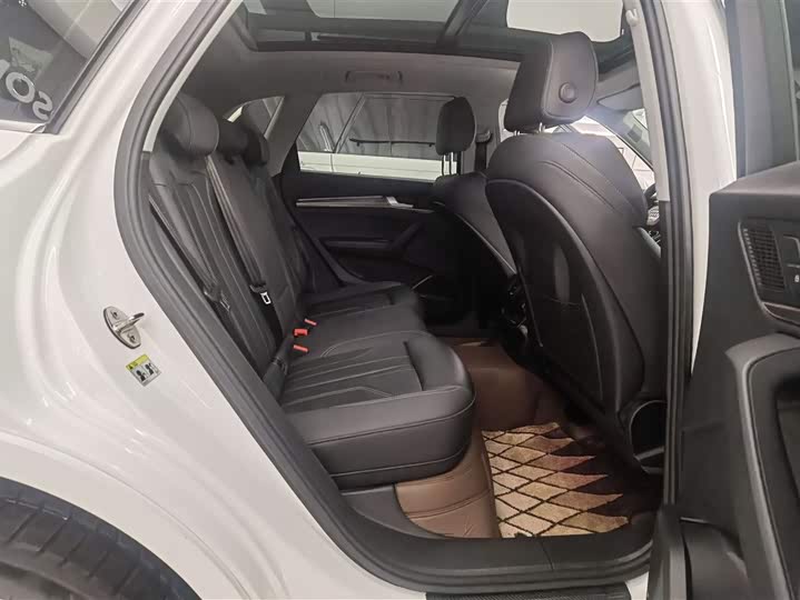 Фото 11 - Audi Q5L