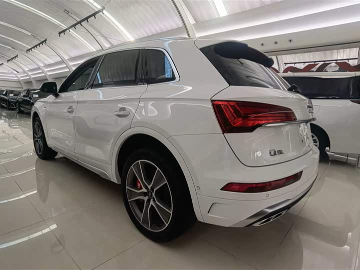 Фото 13 - Audi Q5L