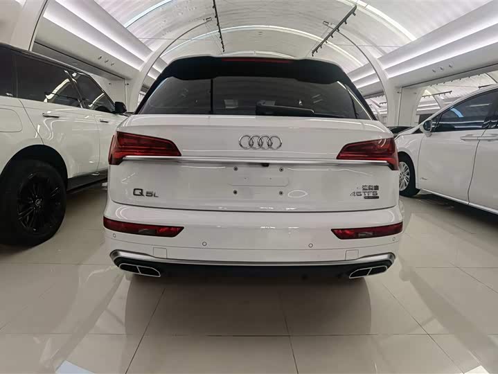Фото 14 - Audi Q5L