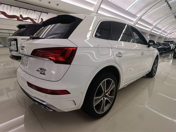 Фото 16 - Audi Q5L